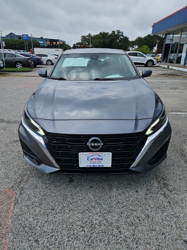 2023 Nissan Altima 2.5 SV Image 2 of 25