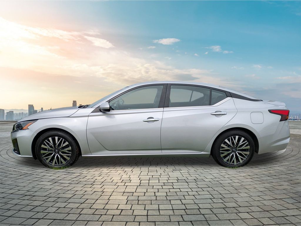 2023 Nissan Altima 2.5 SV Image 9 of 26