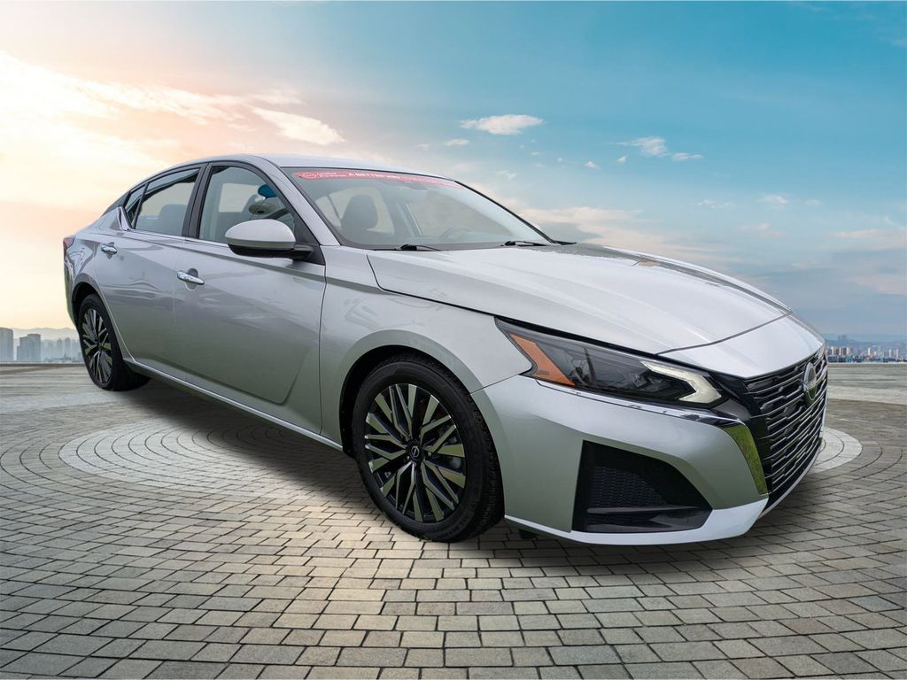 2023 Nissan Altima 2.5 SV Image 4 of 26