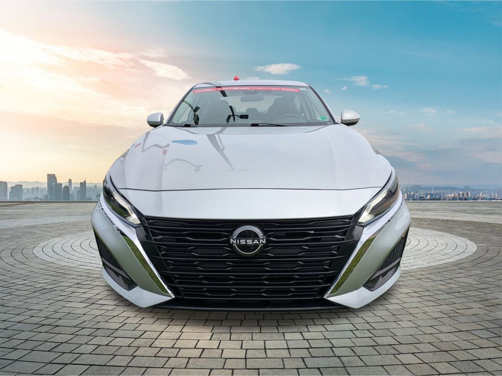 2023 Nissan Altima 2.5 SV Image 2 of 26