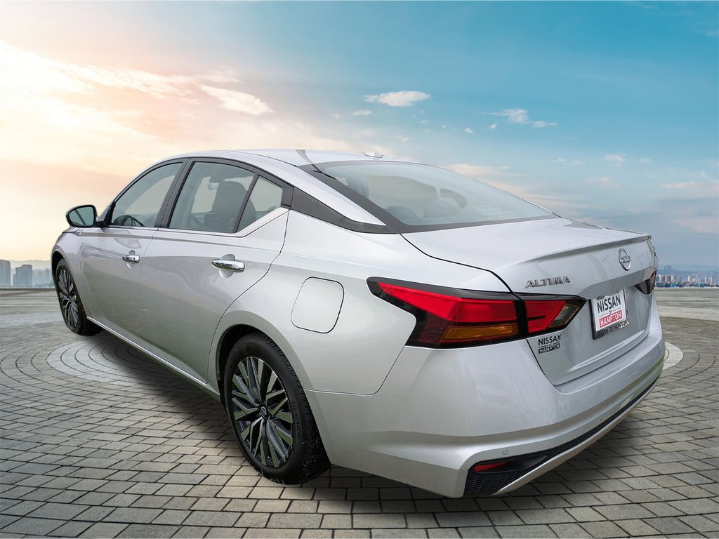 2023 Nissan Altima 2.5 SV Image 8 of 26