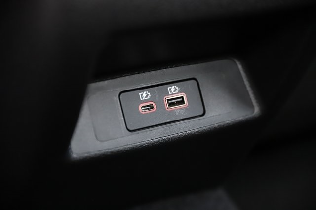 Vehicle image 15 of 18