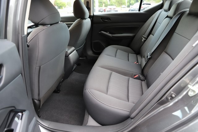 Vehicle image 9 of 18