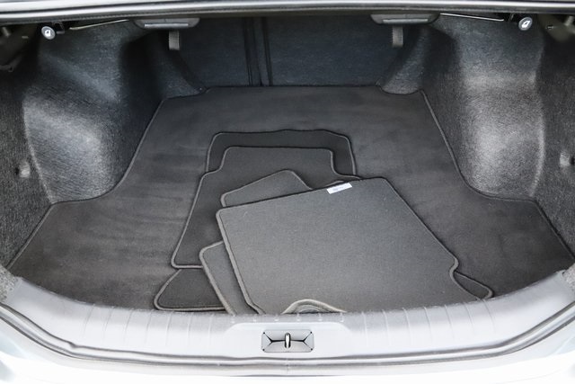 Vehicle image 8 of 18