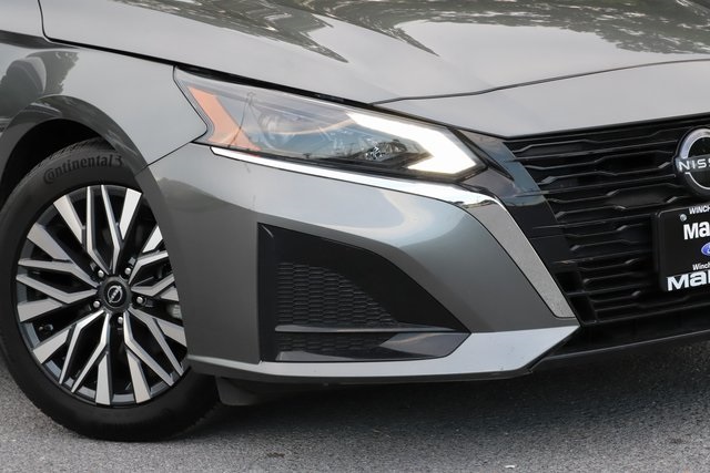 Vehicle image 7 of 18