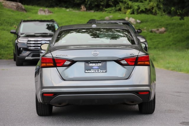 Vehicle image 4 of 18