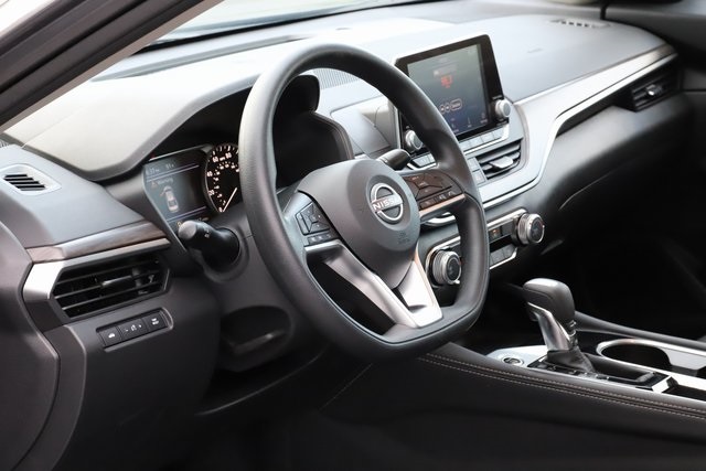 Vehicle image 11 of 18