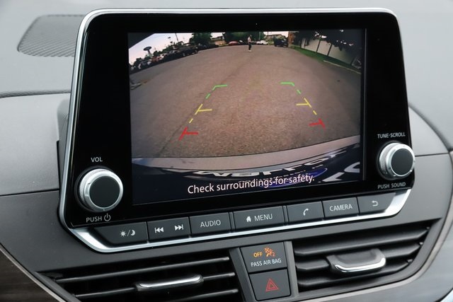 Vehicle image 12 of 18