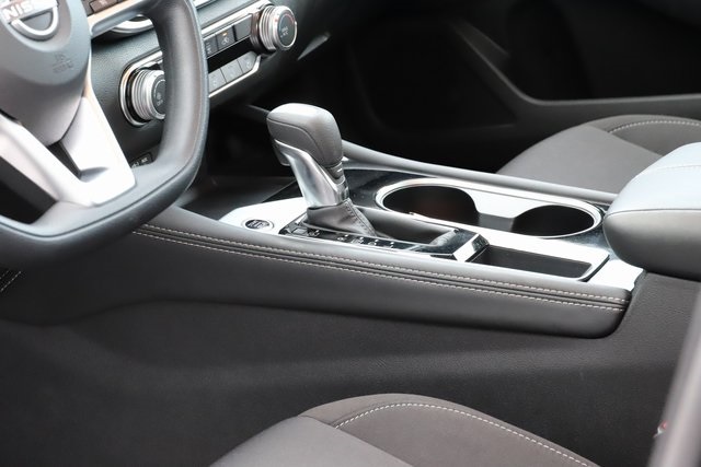 Vehicle image 13 of 18