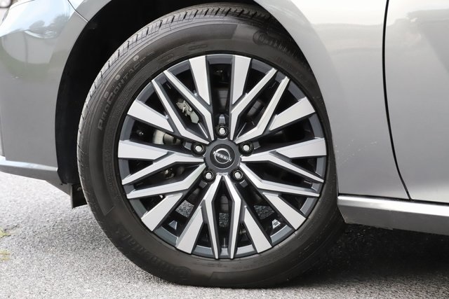 Vehicle image 6 of 18