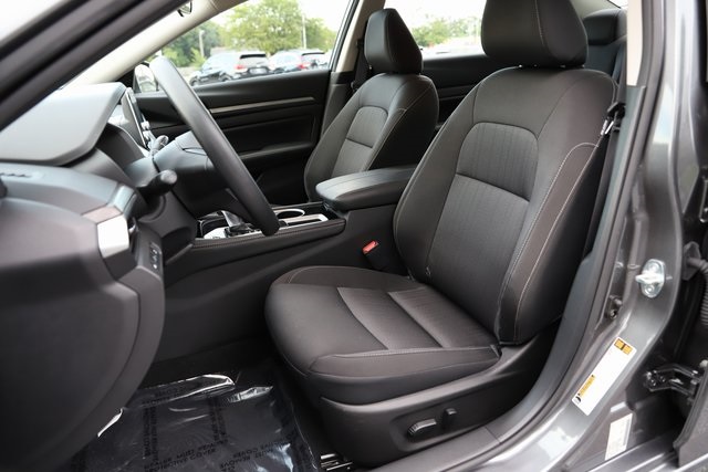 Vehicle image 10 of 18