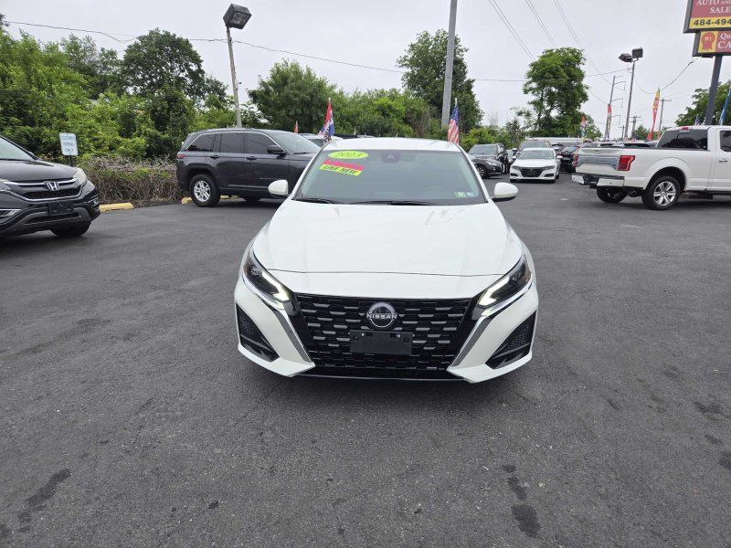 2023 Nissan Altima 2.5 SV Image 2 of 13