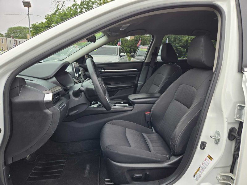 2023 Nissan Altima 2.5 SV Image 9 of 13