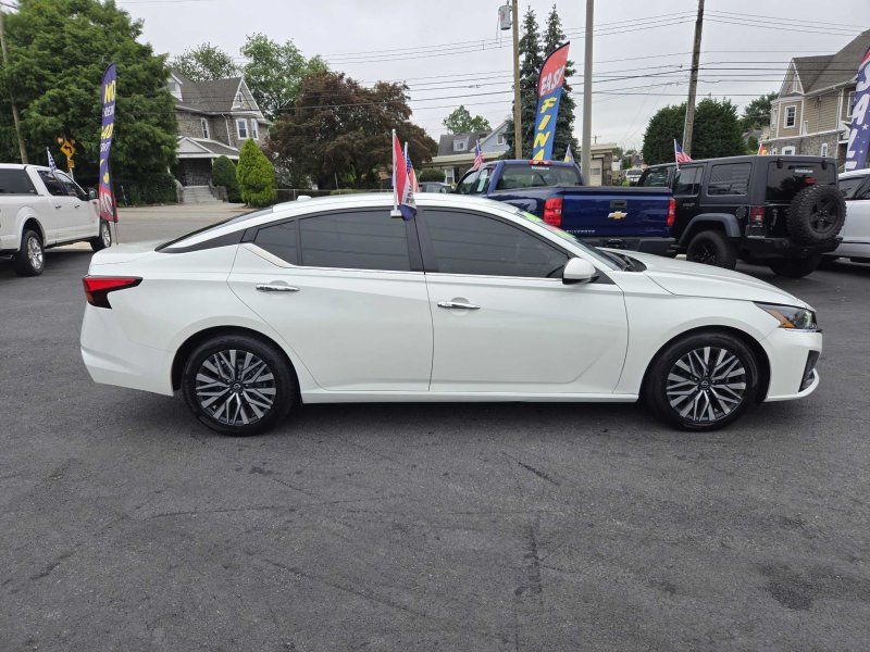 2023 Nissan Altima 2.5 SV Image 4 of 13