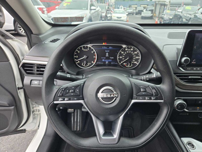 2023 Nissan Altima 2.5 SV Image 10 of 13