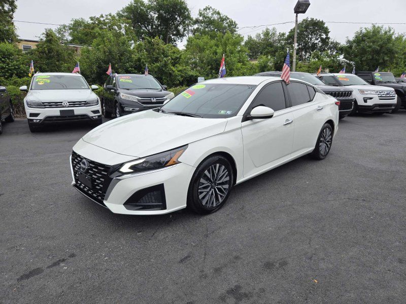 2023 Nissan Altima 2.5 SV Image 1 of 13