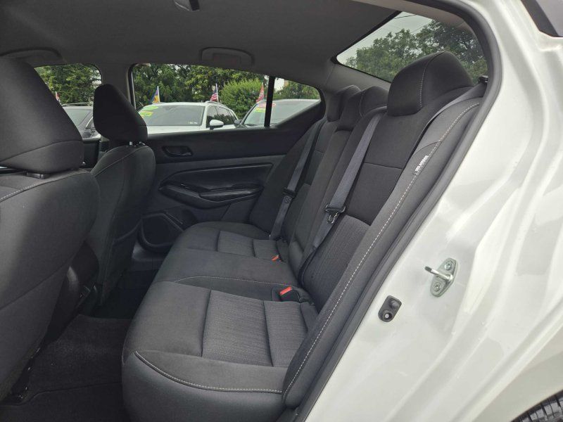 2023 Nissan Altima 2.5 SV Image 8 of 13