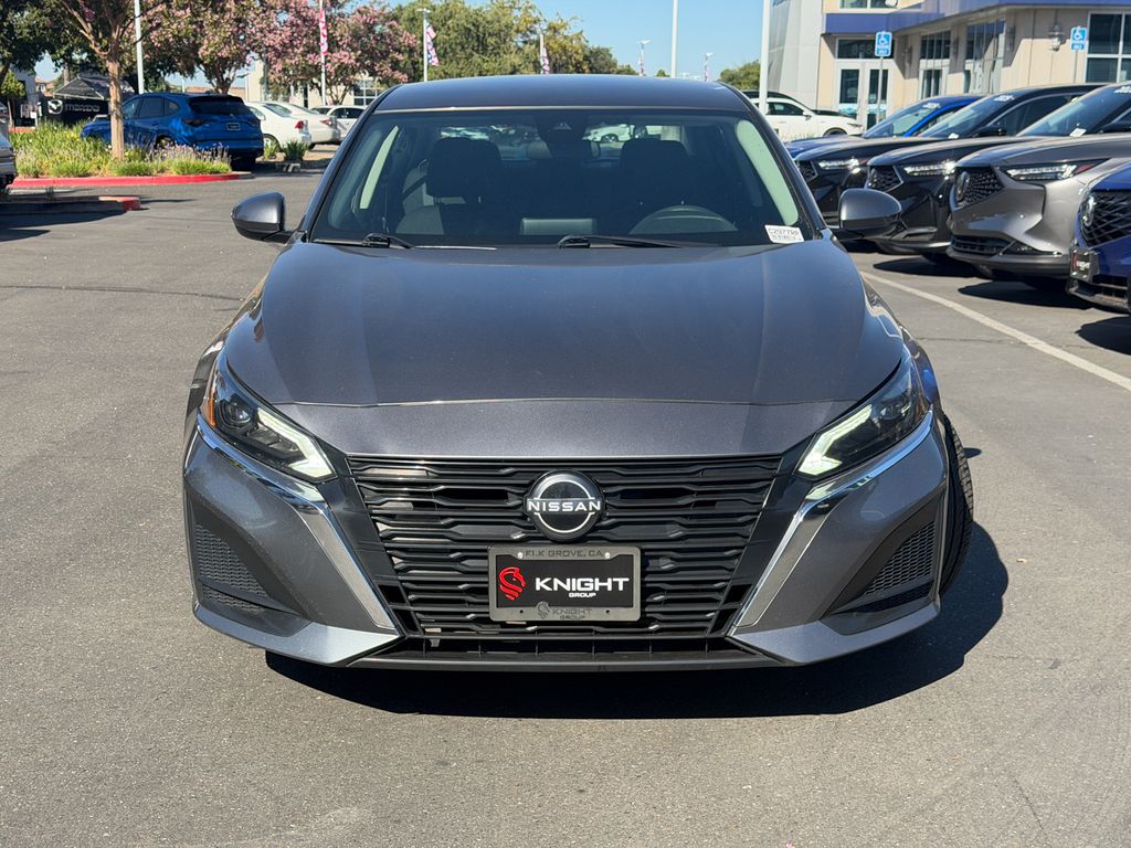 2023 Nissan Altima 2.5 SV Image 3 of 26