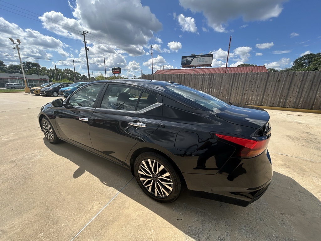 2023 Nissan Altima 2.5 SV Image 6 of 20