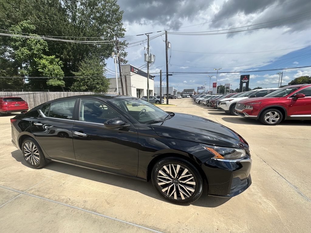 2023 Nissan Altima 2.5 SV Image 3 of 20