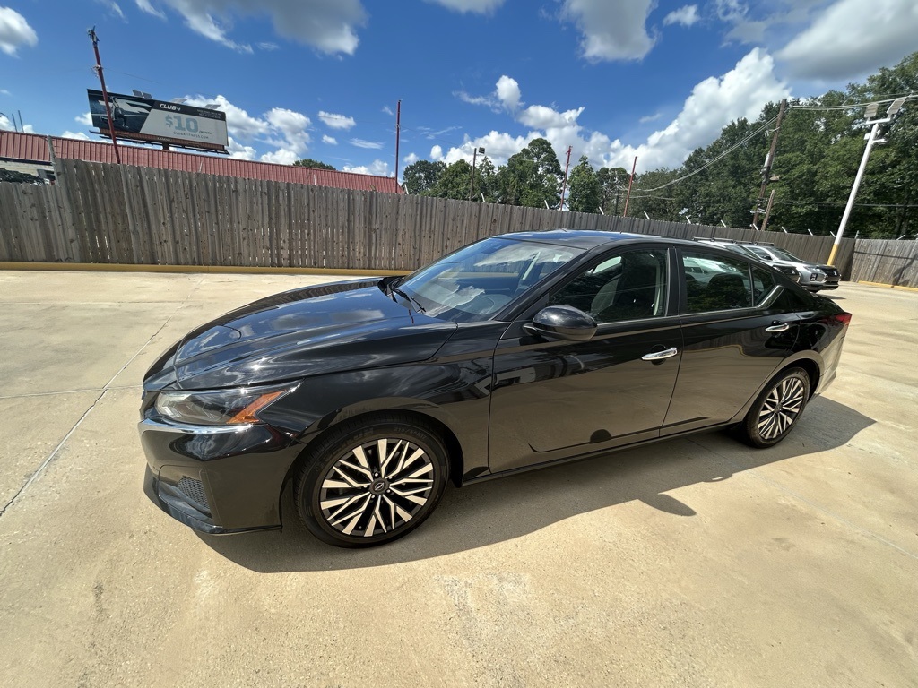 2023 Nissan Altima 2.5 SV Image 2 of 20
