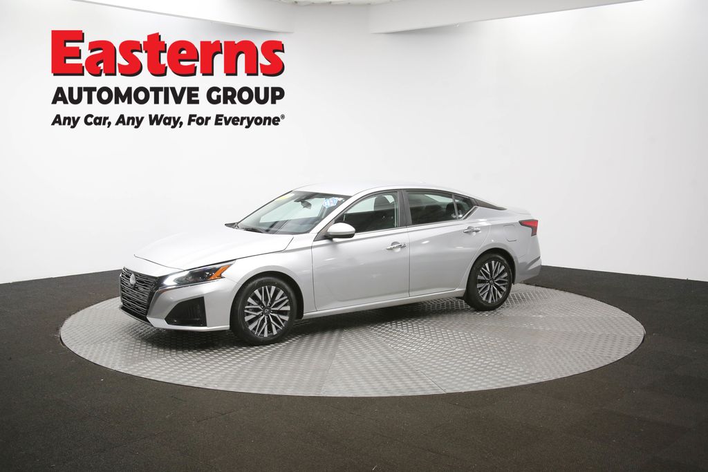 2023 Nissan Altima 2.5 SV Image 6 of 64