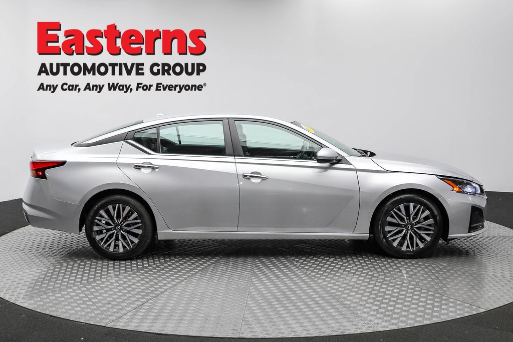 2023 Nissan Altima 2.5 SV Image 17 of 64