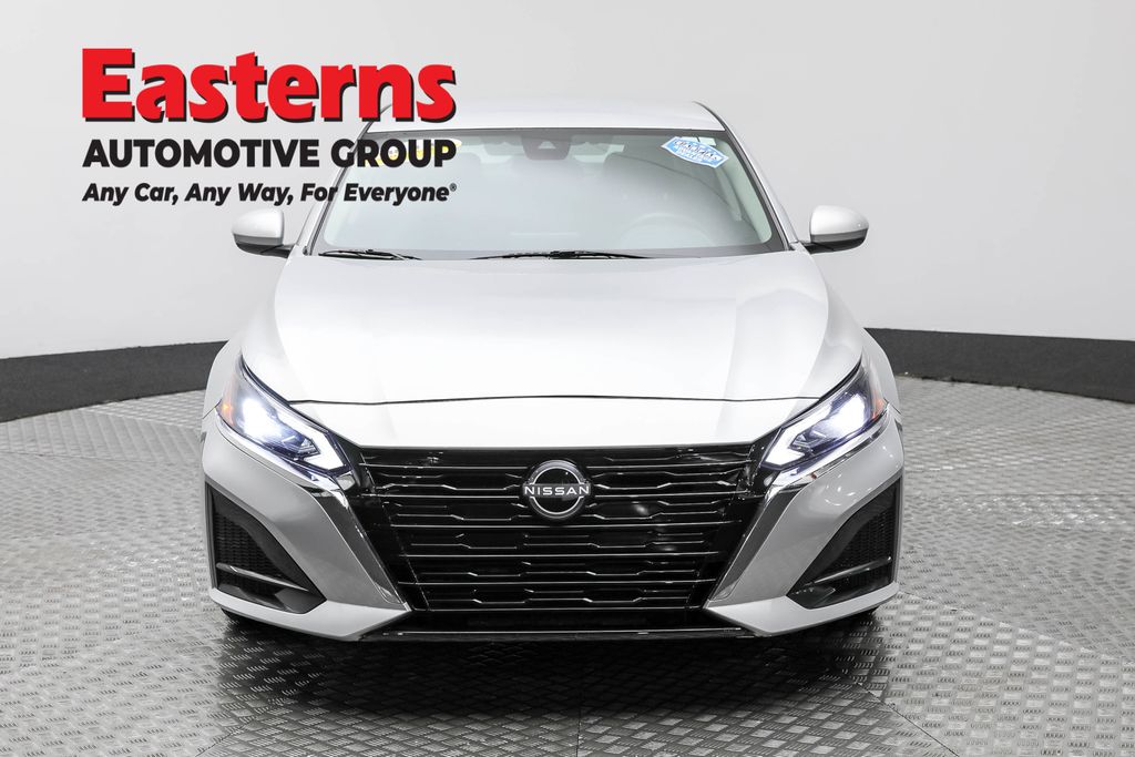 2023 Nissan Altima 2.5 SV Image 8 of 64