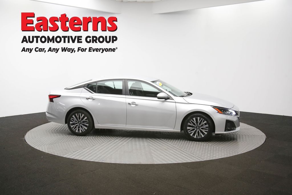 2023 Nissan Altima 2.5 SV Image 14 of 64