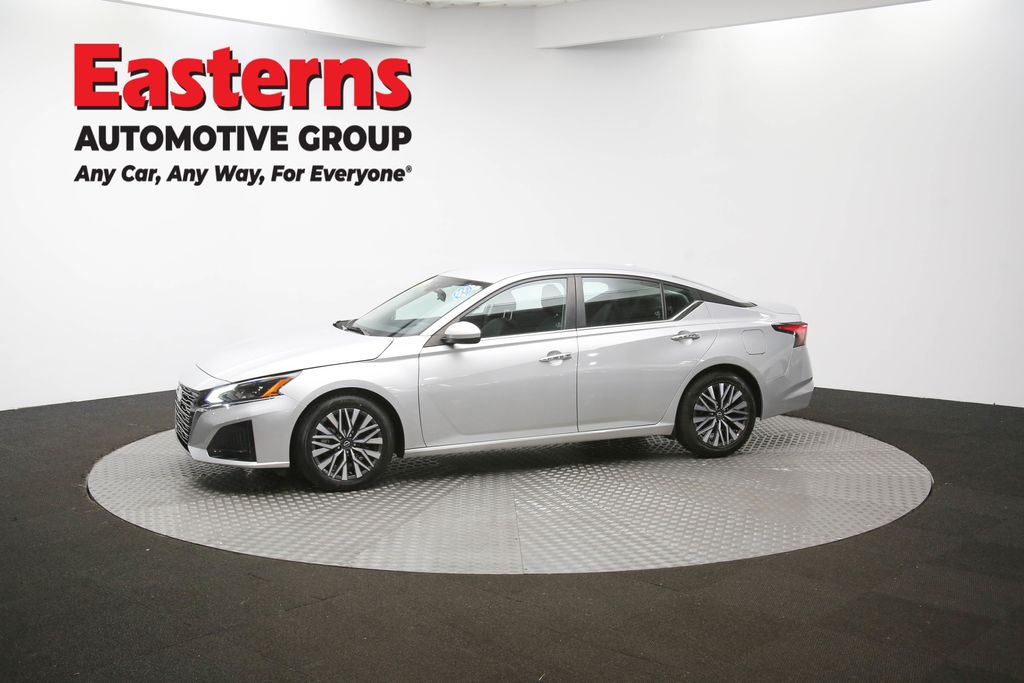 2023 Nissan Altima 2.5 SV Image 4 of 64