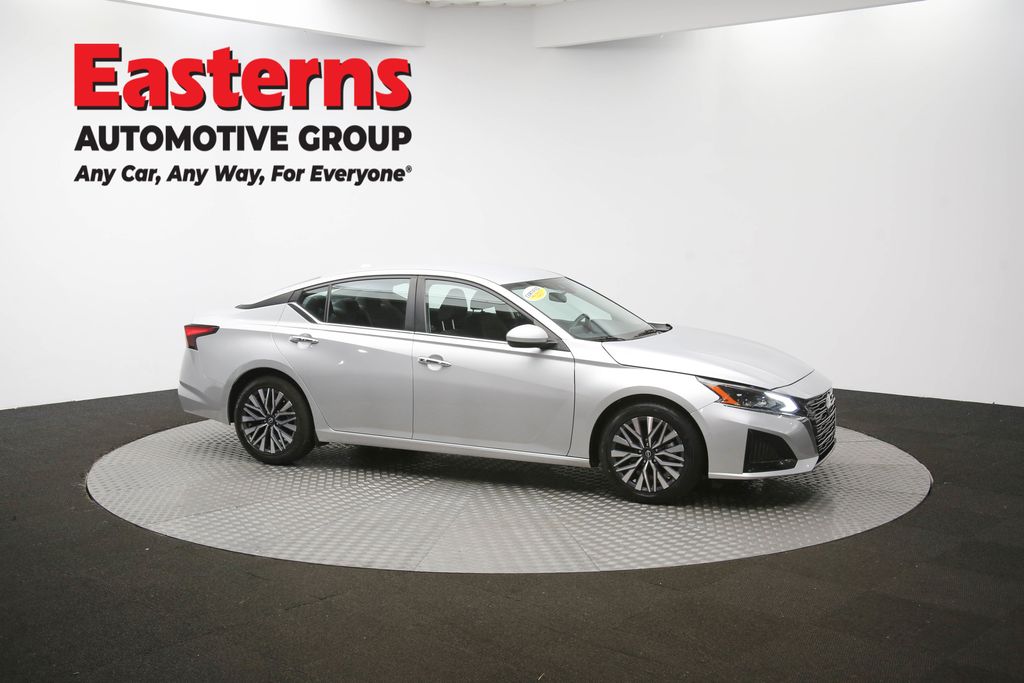 2023 Nissan Altima 2.5 SV Image 10 of 64