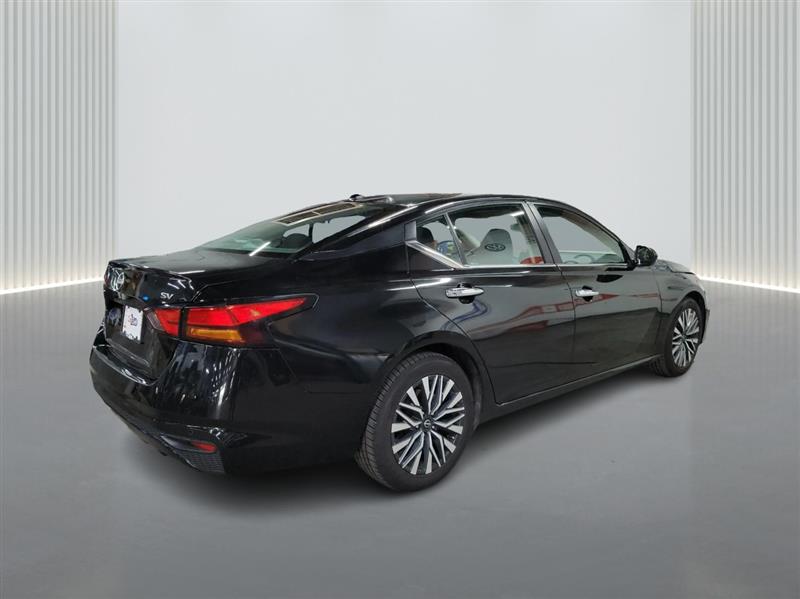 2023 Nissan Altima 2.5 SV Image 5 of 23