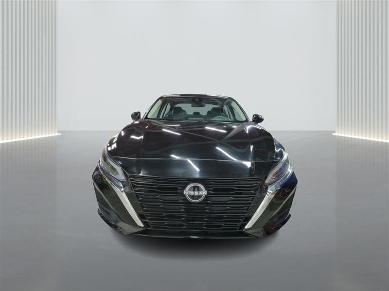 2023 Nissan Altima 2.5 SV Image 2 of 23