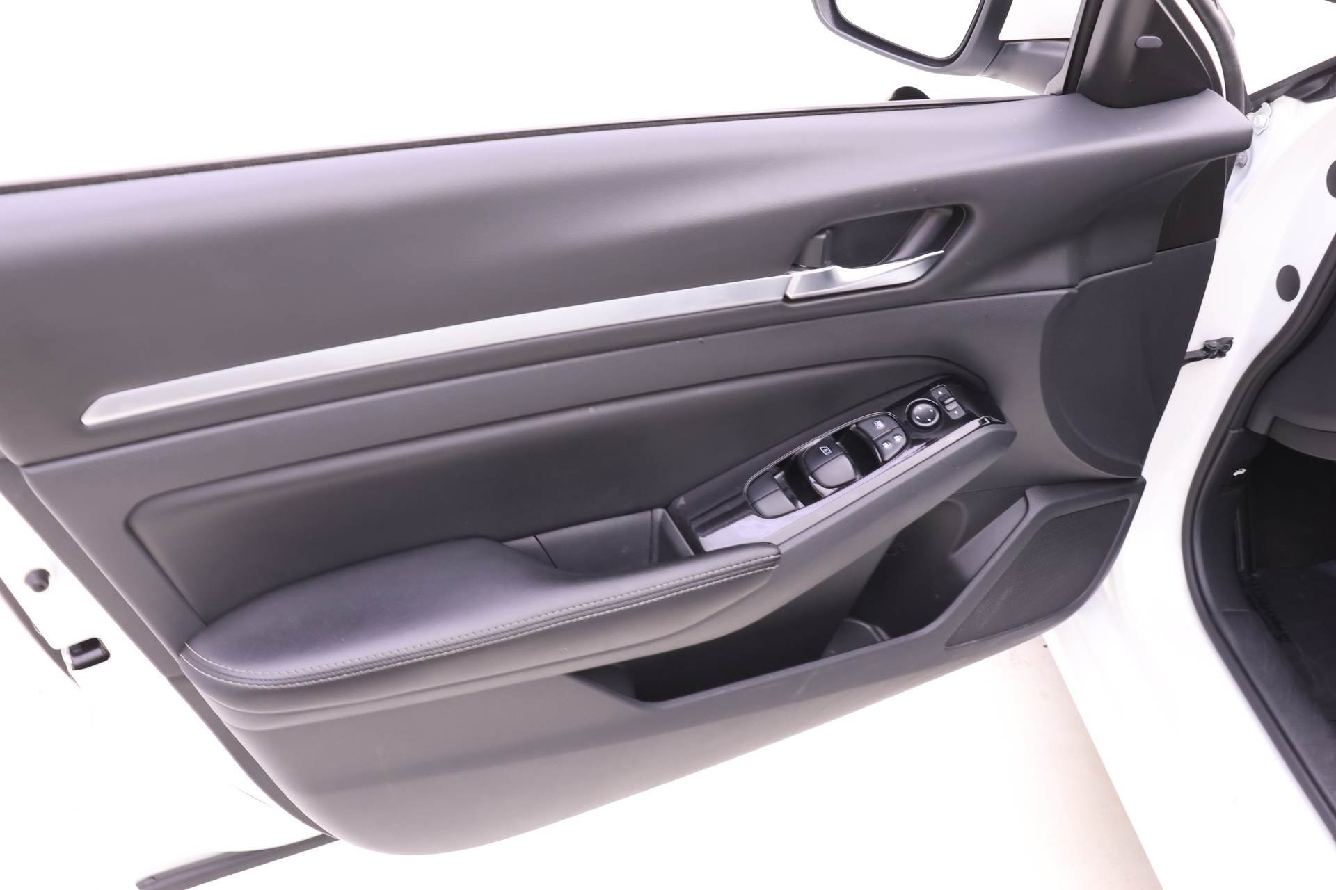 2023 Nissan Altima 2.5 SV Image 14 of 17