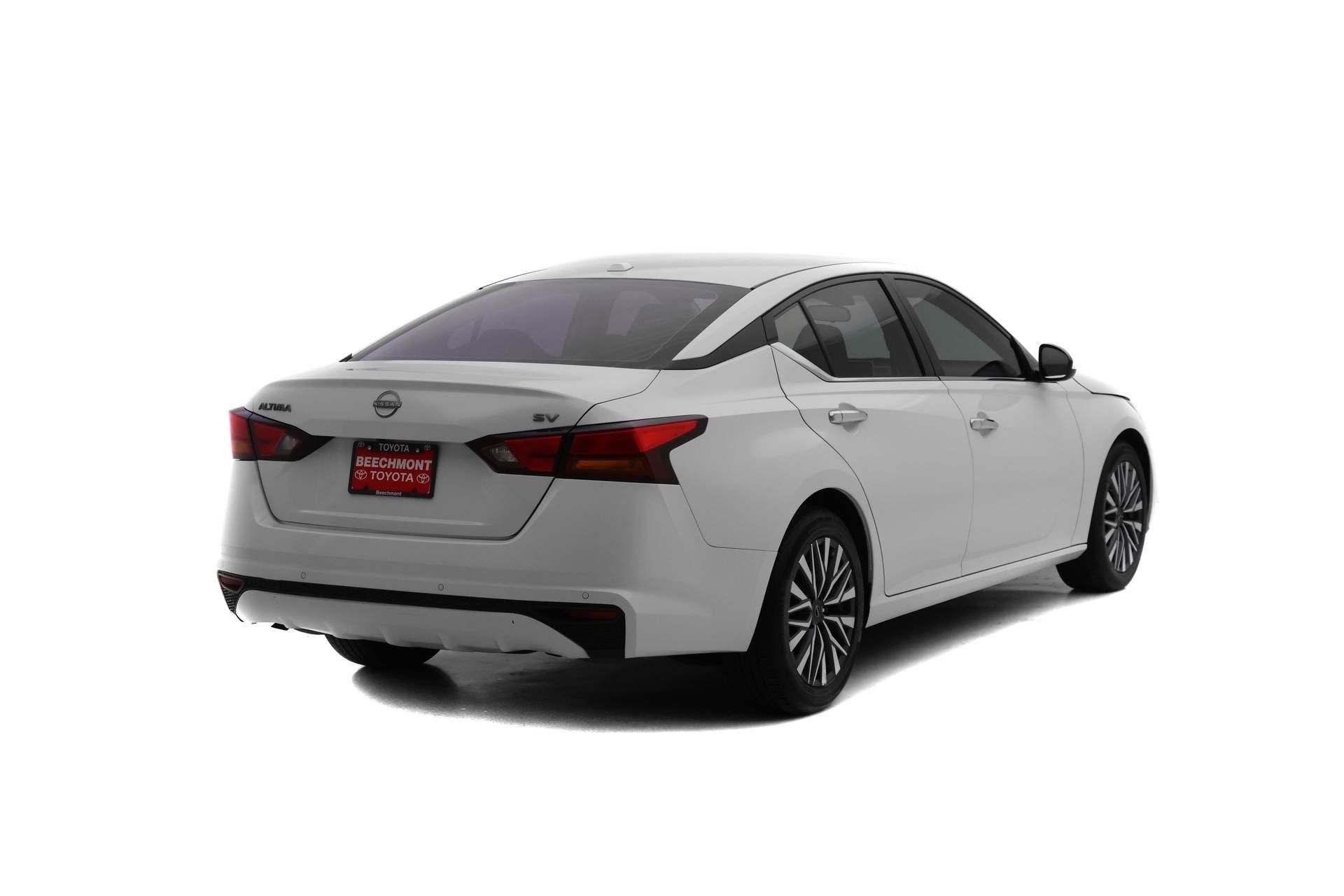 2023 Nissan Altima 2.5 SV Image 2 of 17