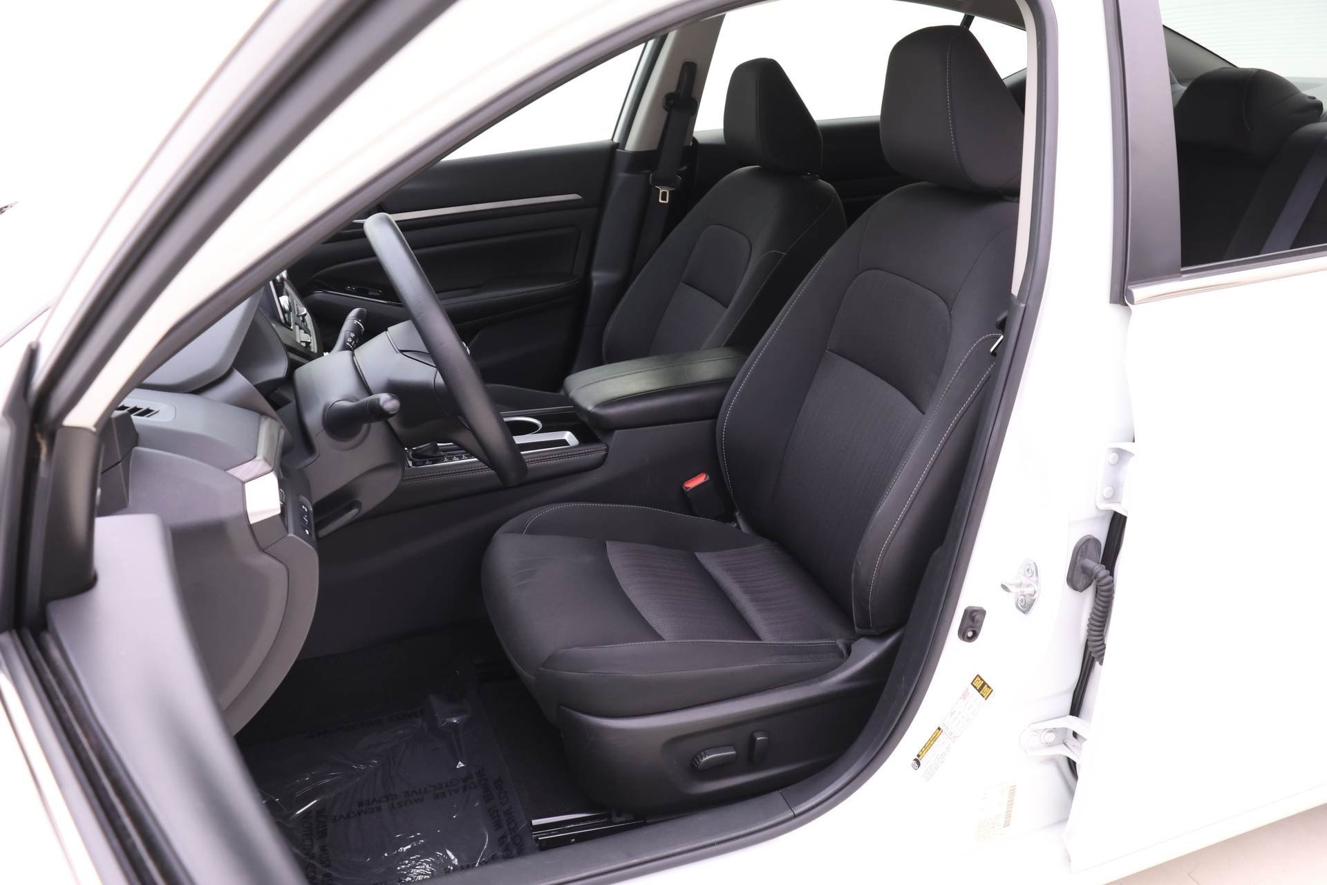 2023 Nissan Altima 2.5 SV Image 6 of 17