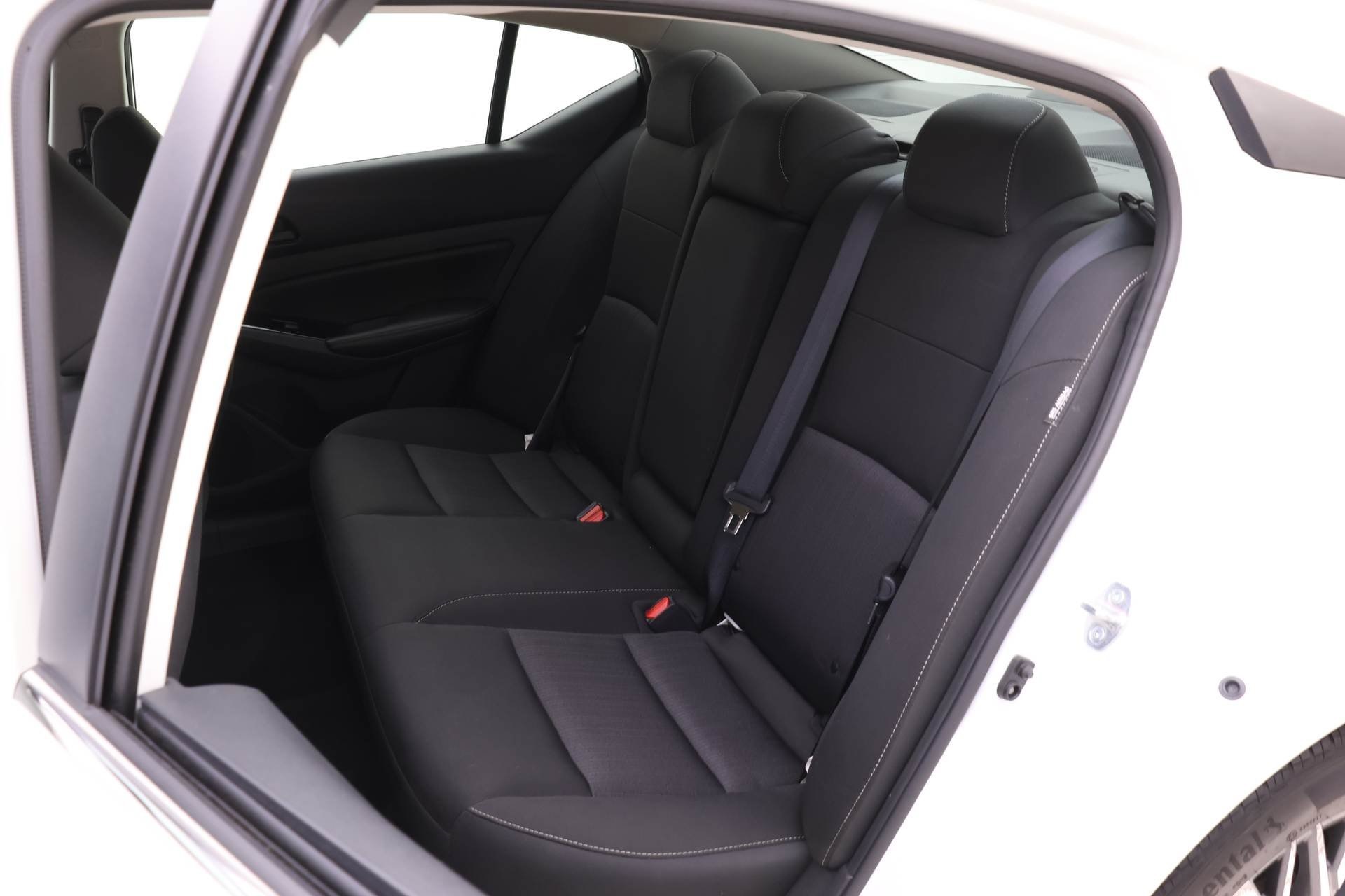 2023 Nissan Altima 2.5 SV Image 7 of 17