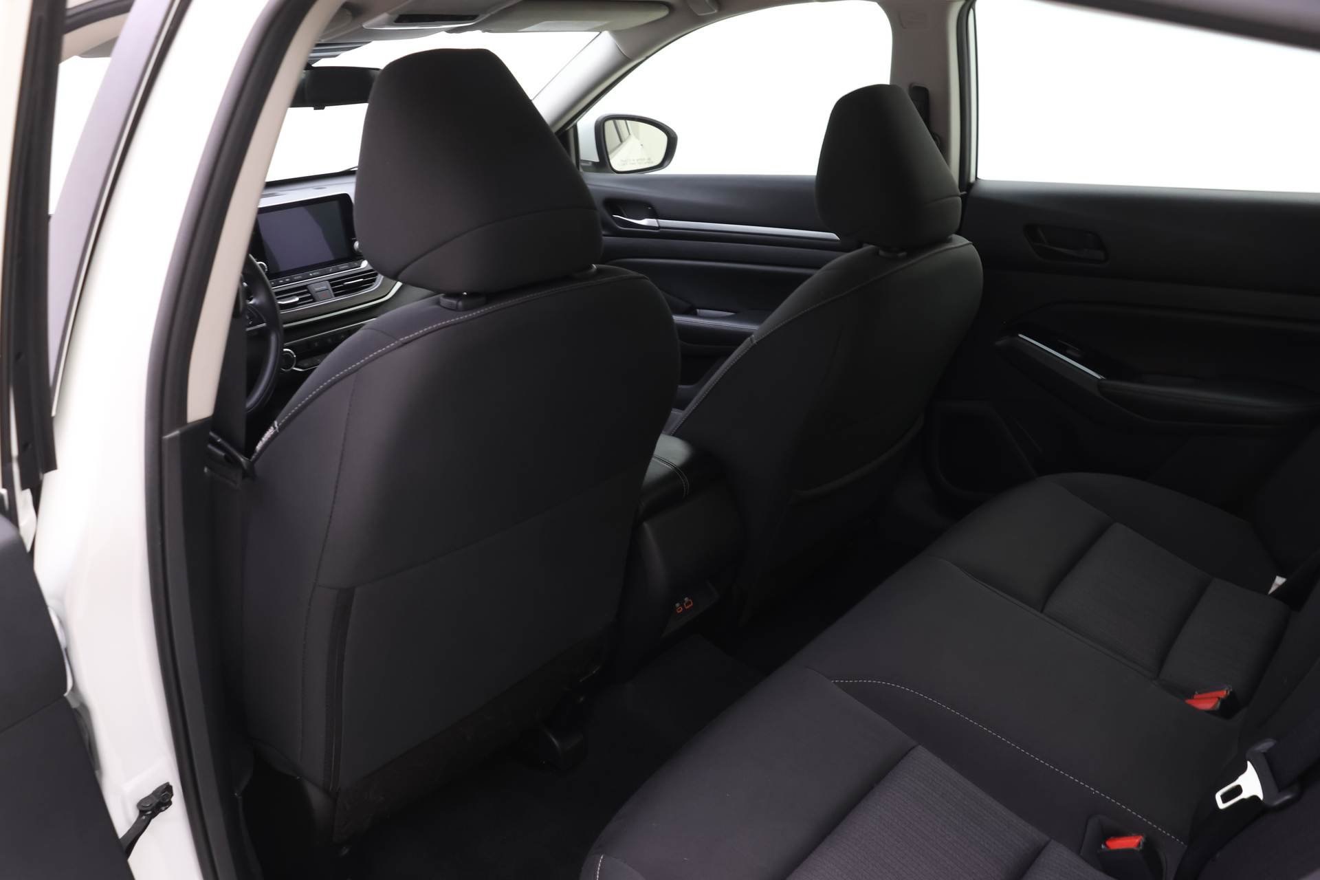 2023 Nissan Altima 2.5 SV Image 5 of 17