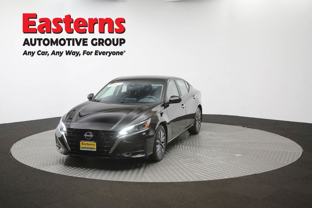 2023 Nissan Altima 2.5 SV Image 3 of 66