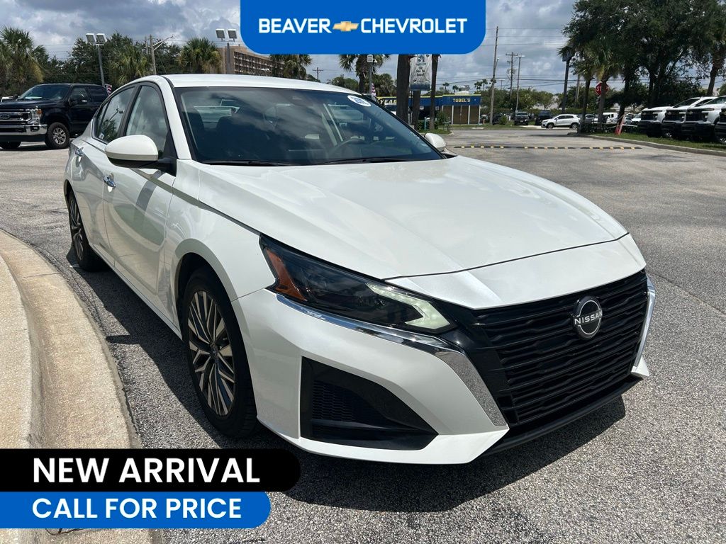 2023 Nissan Altima 2.5 SV Image 2 of 11