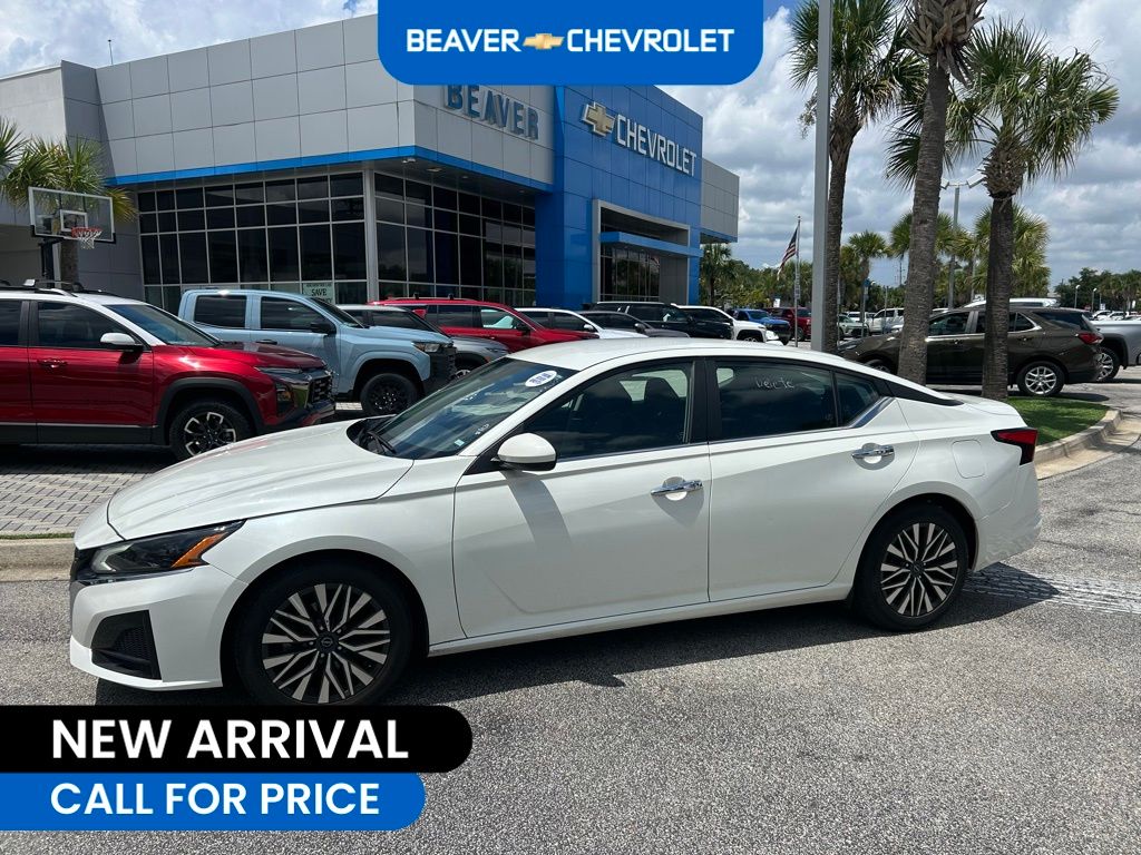2023 Nissan Altima 2.5 SV Image 1 of 11