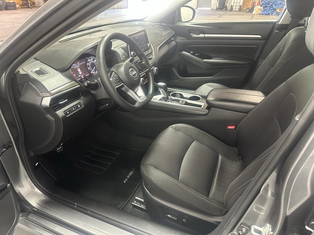 Vehicle image 12 of 37