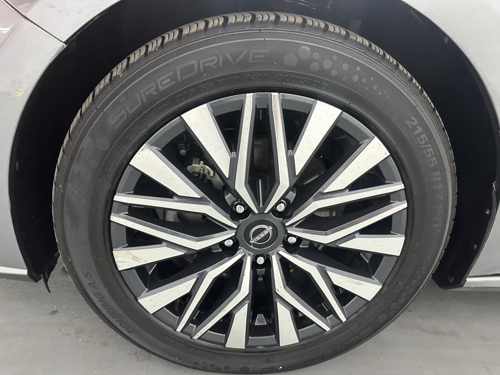 Vehicle image 5 of 37