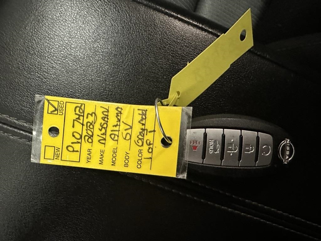 Vehicle image 25 of 37