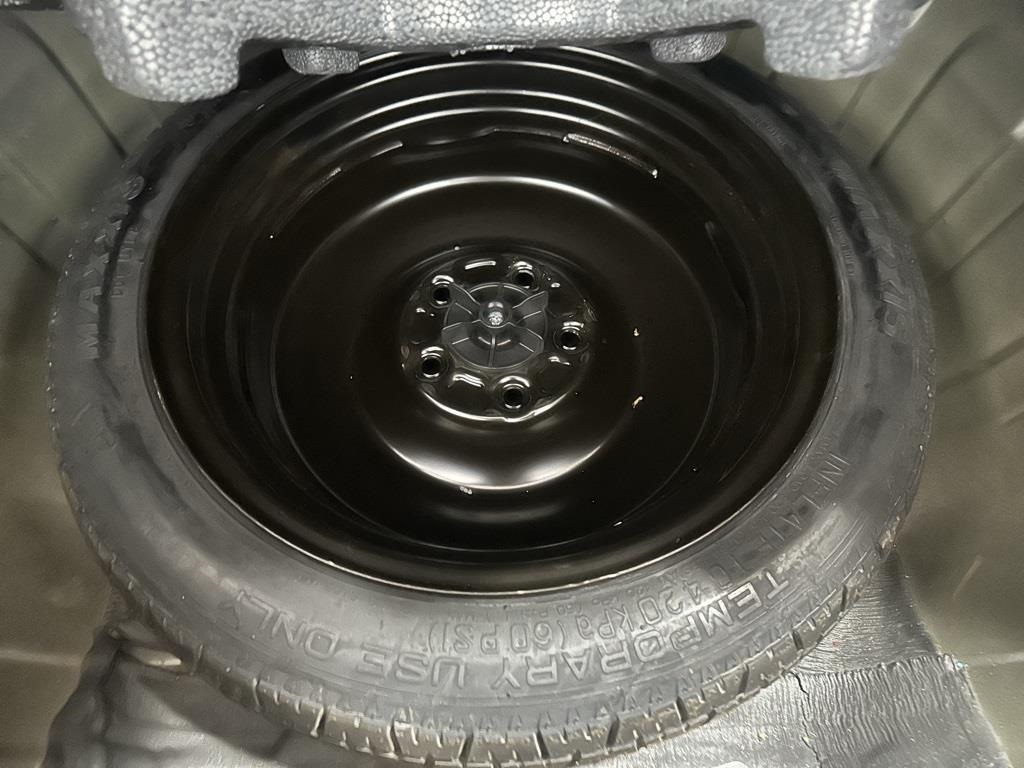 Vehicle image 31 of 37