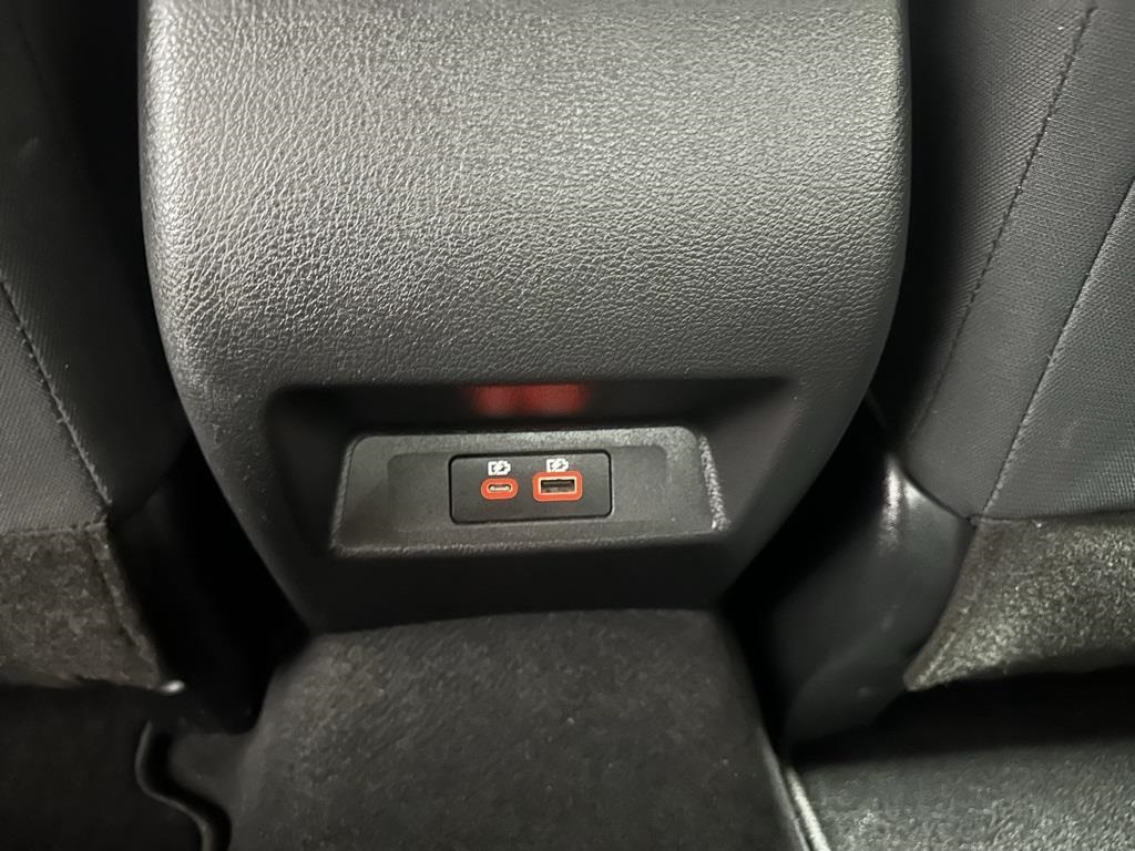 Vehicle image 26 of 37