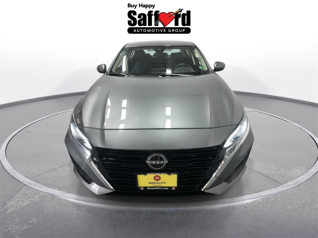 Vehicle image 2 of 37