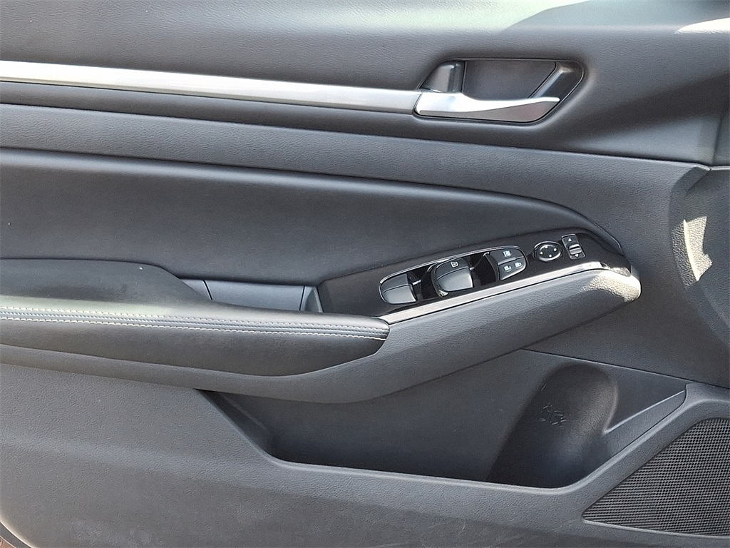 2023 Nissan Altima 2.5 SV Image 18 of 32