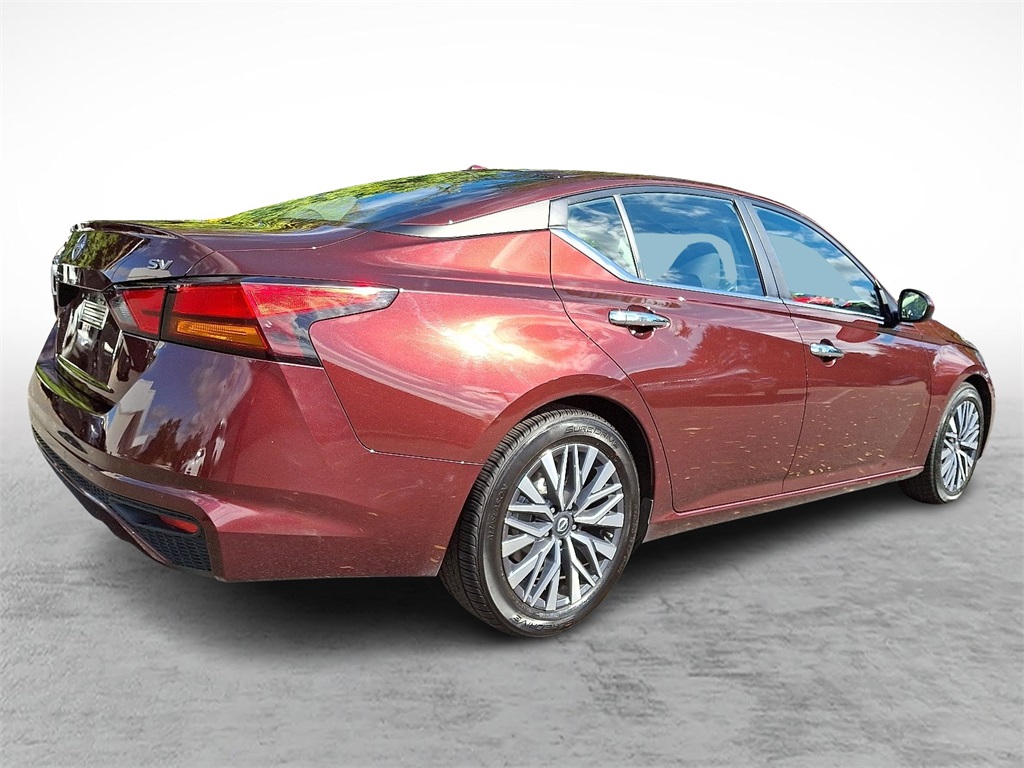 2023 Nissan Altima 2.5 SV Image 5 of 32