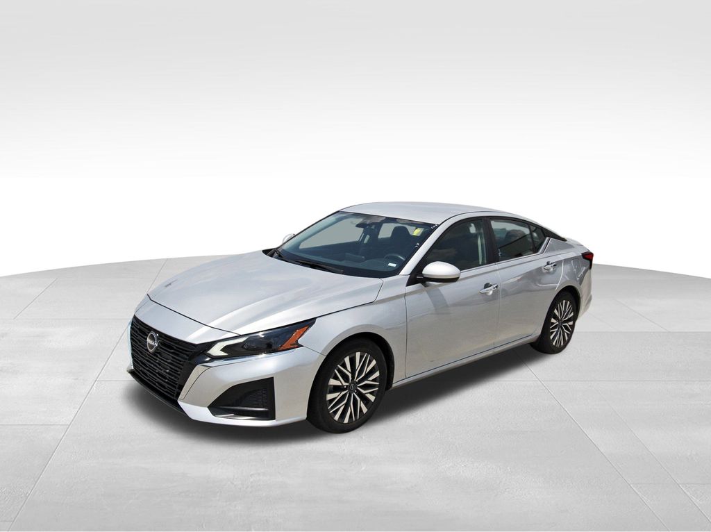 2023 Nissan Altima 2.5 SV Image 1 of 11
